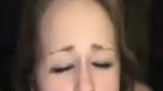 سكس يدوي ونزول اللبن علي الوش