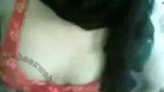 عربية تبصق