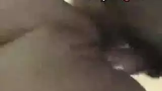 حصان يضرب عاهرة مستعدة في إباحية البهيمية