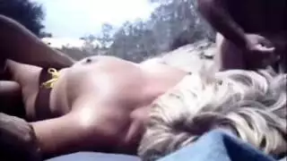 زوج وزوجة حقيقيان يمارسان الجنس العنيف على الشريط