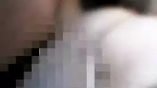 لا يجب أن تخرج يصيبك أمام امك