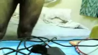 القحبه غم طياز كبير وبزازخطيرةحبيبهاىصب الزيت علي بزازها ويستمتع بتدليكها وينكه