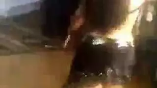 فتاة سمراء تحرك طيزها كبير