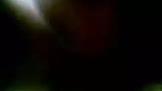 شابة تأخذ قضيبًا كبيرًا بعمق