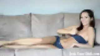 جلسة مص زوجة أبي الإباحية فمها مليء بالسائل المنوي