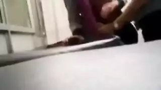الطبيبة تأخذ زوجة المريض كأجر طبي
