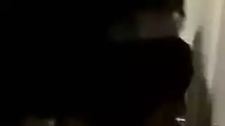 جنس جماعي متوهج: أثداء ومؤخرات وجنس عنيف