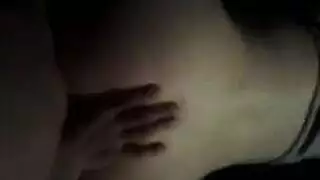 هلبأ تئن أثناء وضعية الكلب
