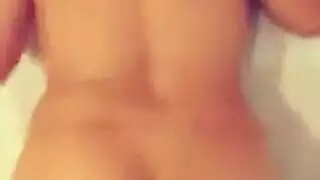 أم مصرية تأخذ عدة أعضاء ذكورية وتحب الكلام القذر