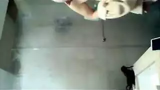شاب ينك قرد محشو في مقطع منحرف
