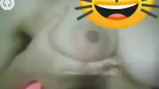 هزة الجماع الصارخة: جلسة استمناء أسماء المكثفة في دردشة الفيديو