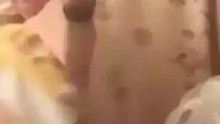 فتاة مغربية وفتاة كبيرة الصدر تمتلكان شريط جنسي هادئ لكن شديد