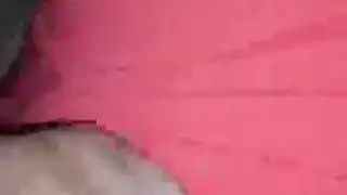 بكاكي بين الأعراق: فتيات بيض مغطيات