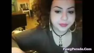 عامل الدهون يمارس الجنس مع متحجبة وهي تتألم
