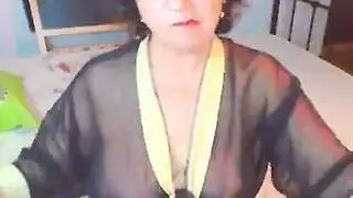 امرأة ناضجة عدوانية تطلب قضيب شاب