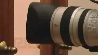 شاب يخلع ملابسه للاستعداد للضربات الجنسية المكثفة