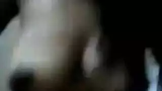 فاتنة مفلس على استعداد لصب كوب كبير من الماء على بوسها والصراخ