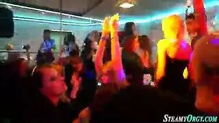 جنس جماعي لعائلة سلالة حاكمة