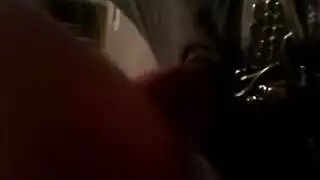 امرأة أكبر سناً ذات خبرة تخدم قضيب شاب
