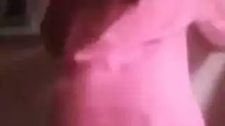 عاري طبيعة الهرة الأكل