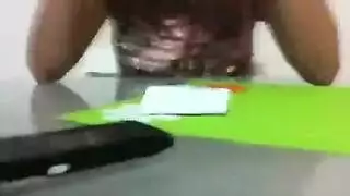فتاة زنبر العاهرة تتباهى بكسها الرائع