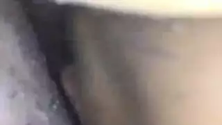 ابتلاع عصا اللحم السوداء الكبيرة تؤدي إلى قذف كريمي على وجه الشقراء