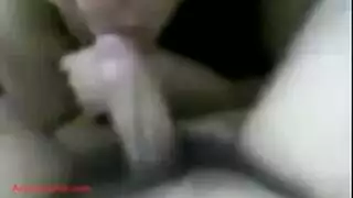 فتاة عربية ساخنة تبلع الزب بعمق قبل ممارسة جنس شغوف