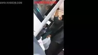 إباحية خفية في الحافلة: تحرش بفتاة محتجبة