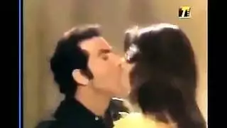 فيلم إباحي صريح: عاهرة ترقص بقميص نوم شفاف قبل تقبلات محمومة