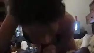 فتاة امسك أبيض