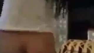 مغازلة الرقص العربية تعرض فرجها الضيق للضرب