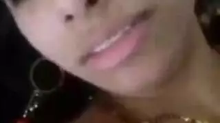 امرأة سمراء حليب اللغة السويدية