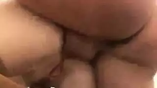 السكرتيرة تفتح ساقيها للمدير في جنس xxx مكتبي