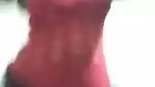 المعلم يحصل على عرض إباحي من والدة تلميذه بثوب أحمر شفاف