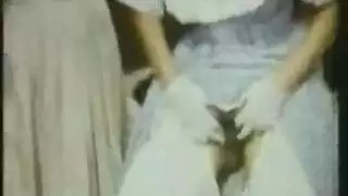 خلع الملابس الدينية: فيلم إباحي صريح للراهب وهو يمارس الجنس