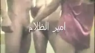 ثلاثي عربي صريح: أثداء كبيرة تعشق قضيبه الضخم
