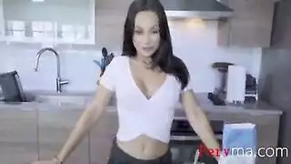 زوجة الأب تريه كيف يشعر الكس الحقيقي المبلل