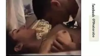 شاب صلب ينيك قحبة محلوقة بخشونة
