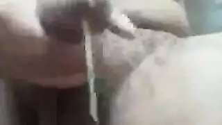 الرجل المصري يثبت عشيقته، يجعل جسدها كله يرتجف، ويقذف على ثدييها