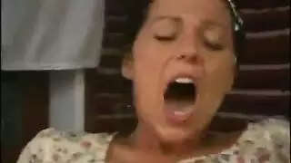 سيد المنزل القاسي يقدم نيك خادمة هاردكور