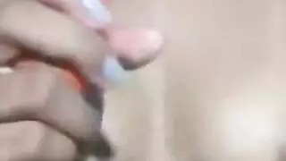 بنت سعودية تقذف كسها