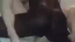 قضيب أسود كبير يمدد كس متزوجة إلى الحد الأقصى