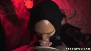 الفتاة المسلمة تمدحها وذات شابة عربية في سن المراهقة