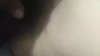 شعر بهابهي مع صدور كبيرة مفتوحة وخيال
