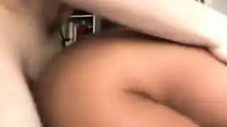 ينيكها سكس كام امام الجميع في غرفة الدردشة في نيك ساخن و يدخل لها زبه