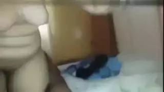 كلبة قحبة جزائرية تموت على الزب
