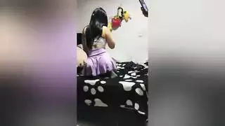 وهكذا أجد عاهرة صديقي تنتظر الديك في الغرفة