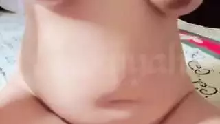 السمين الهواة العربي يحصل عارية تظهر ثديها الكبير وجمل الشعر