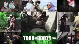 جولة في الغنائم يقرن الجنود الأمريكيون يشاركون في أنشطة غير لائقة وغير لائقة أثناء الخدمة