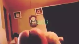يعاقب المراهق العربي ويضرب لكونه فتاة سيئة داخل الغرفة الحمراء